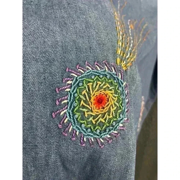 VTG Wrangler Blue Denim Shirt LARGE Long Sleeve Embroidered Women's Chambray - Picture 4 of 11